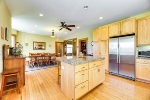 House (5 Bedrooms) | Interior