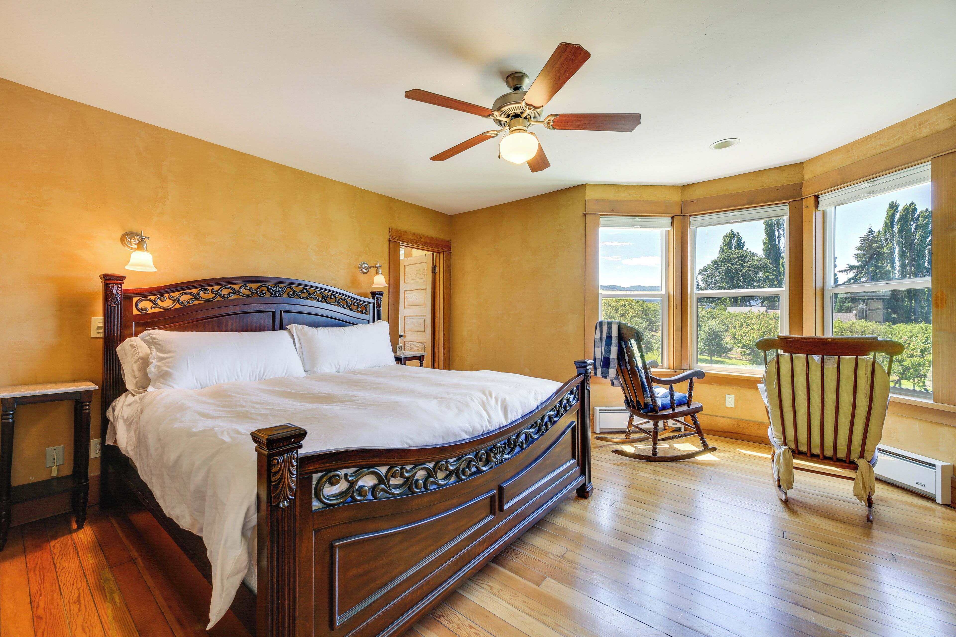 House (5 Bedrooms) | Interior