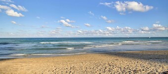 Riviera Beach Home w/ Pool - Walk to Beaches!