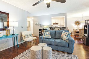 Apartment (2 Bedrooms) | Interior - Mount Pleasant Condo - Near Charleston & Beaches! (Mount Pleasant)