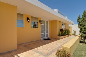 Casa (Multiple Bedrooms) | Parte interna