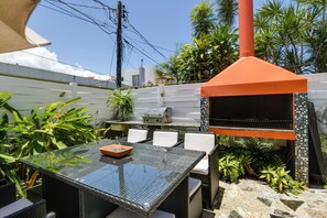 Casa (Multiple Bedrooms) | Parte interna