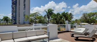 Private Heated Pool: Walk to Isla Verde Beach