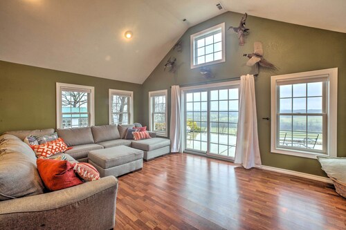 Riverfront Arkansas Retreat Near Fishing & Hiking!