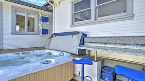 A hot tub with a wooden deck, a bar area with a tiled backsplash, and a window with blinds. - Carpinteria Apt w/ Hot Tub - 10 Min Walk to Beach! (Carpinteria)