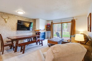 Apartment (3 Bedrooms) | Front of property - Beautiful Breck Townhome w/ Pool: 1 Mi to Main St! (Breckenridge)