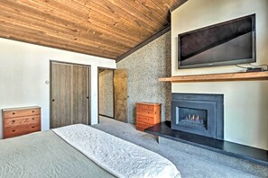Apartment (3 Bedrooms) | Interior - Beautiful Breck Townhome w/ Pool: 1 Mi to Main St! (Breckenridge)