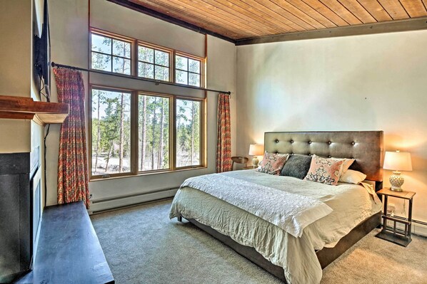 Apartment (3 Bedrooms) | Interior - Beautiful Breck Townhome w/ Pool: 1 Mi to Main St! (Breckenridge)