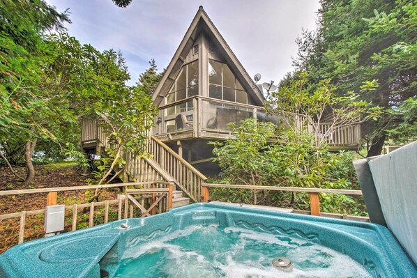 House (3 Bedrooms) | Interior - Spacious Redwood Retreat w/ Hidden Hot Tub (Manchester)