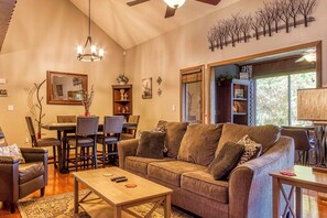 Interior - Cozy Cabin w/ Mountain Views Near Skylift Park! (Gatlinburg)