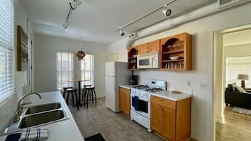 Fridge, oven, stovetop