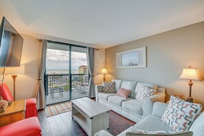 Apartment (3 Bedrooms) | Front of property - Walk to Family Kingdom, Ocean: Myrtle Beach Condo! (Myrtle Beach)