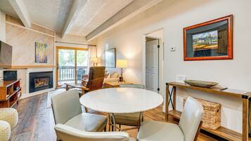 Apartment (2 Bedrooms) | Front of property