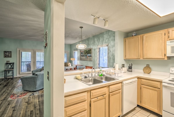 Apartment (2 Bedrooms) | Interior - 1 Mi to North Myrtle Beach: Resort Condo w/ Porch (North Myrtle Beach)