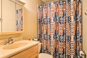 Apartment (1 Bedroom) | Interior - Serene Kenai Condo < 4 Mi to Kenai Beach! (Kenai)