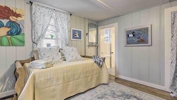 3 habitaciones, espacio para trabajar con laptop y ropa de cama