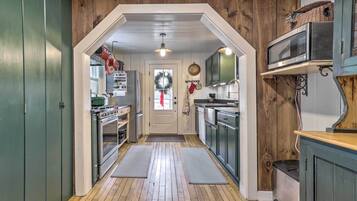 Microondas, horno, parrilla de estufa y lavavajillas