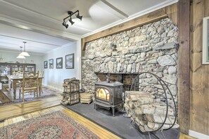 Interior - Charming Sutton Cottage: Walk to Lake & Farm! (Sutton)