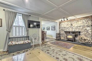 Cottage (3 Bedrooms) | Bathroom - Charming Sutton Cottage: Walk to Lake & Farm! (Sutton)