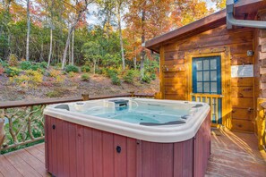 Interior - 'peaceful Getaway' Penrose Cabin w/ Hot Tub & Pond (Penrose)