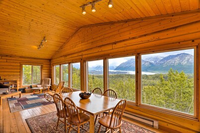 Cabin w/ Glacier Views: Walk to Matanuska River!