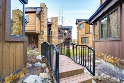 Frisco Condo w/ Rooftop Deck: Walk to Main St!