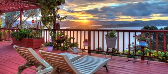 Spacious Kelseyville Home w/ Large Lakefront Deck!