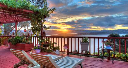 Spacious Kelseyville Home w/ Large Lakefront Deck!