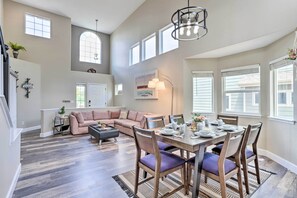 House (5 Bedrooms) | Interior