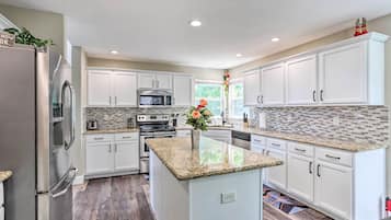 House (5 Bedrooms) | Interior