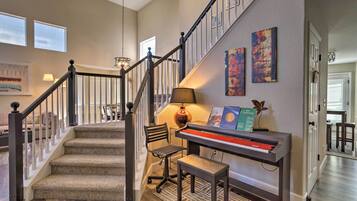 House (5 Bedrooms) | Interior