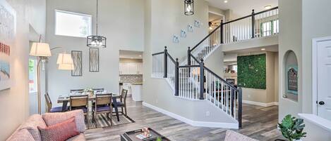 House (5 Bedrooms) | Interior