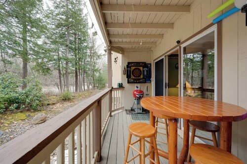 Riverfront Retreat w/ Deck: 1 Mi to Loon Mtn!