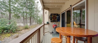 Riverfront Retreat w/ Deck: 1 Mi to Loon Mtn!