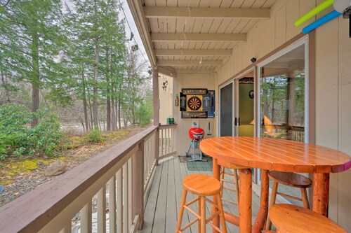 Riverfront Retreat w/ Deck: 1 Mi to Loon Mtn!