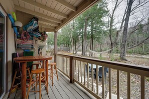 Apartment (3 Bedrooms) | Interior - Riverfront Retreat w/ Deck: 1 Mi to Loon Mtn! (Lincoln)
