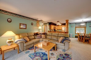 Apartment (3 Bedrooms) | Interior - Riverfront Retreat w/ Deck: 1 Mi to Loon Mtn! (Lincoln)
