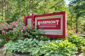 Apartment (3 Bedrooms) | Interior - Riverfront Retreat w/ Deck: 1 Mi to Loon Mtn! (Lincoln)