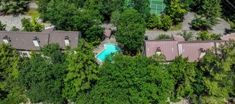 Riverfront Retreat w/ Deck: 1 Mi to Loon Mtn!