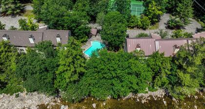 Riverfront Retreat w/ Deck: 1 Mi to Loon Mtn!