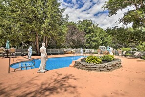 Outdoor pool - Nestlenook Victorian Condo ~6 Mi to Attitash! (Jackson)