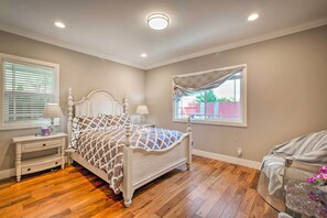 4 bedrooms, iron/ironing board, bed sheets - Bright Fremont Gem w/ Fenced Backyard & Patio (Fremont)