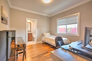 4 bedrooms, iron/ironing board, bed sheets
