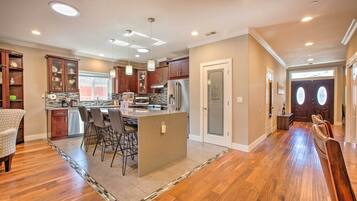 Microwave, oven, kompor, dan mesin pencuci piring