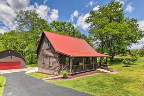 House (3 Bedrooms) | Front of property - Rustic Cabin w/ Screened Deck: 8 Mi to Dollywood (Sevierville)