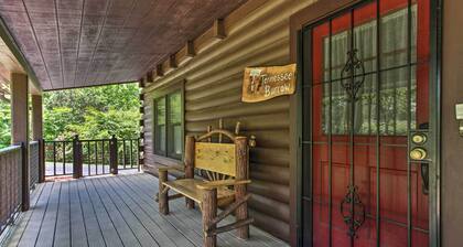 Rustic Cabin w/ Screened Deck: 8 Mi to Dollywood