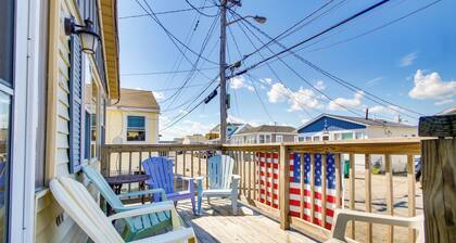Cozy Hampton Cottage - Walk to Beaches & Marina!
