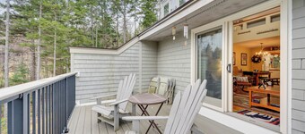 Cozy Bretton Woods Ski-in/ski-out Condo w/ Deck!