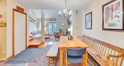 Cozy Bretton Woods Ski-in/ski-out Condo w/ Deck!