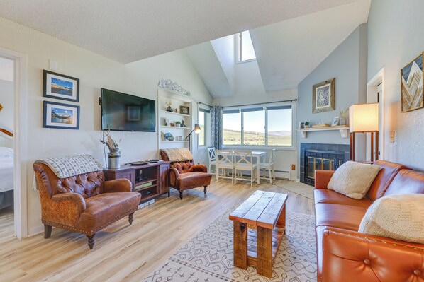 Interior - Ski-in/out Granby Condo w/ Mtn Views + Balcony! (Granby)